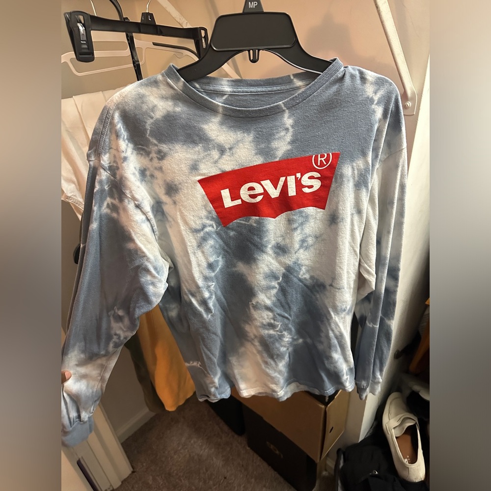 Great Condition (L) LEVI long sleeved washed look shirt